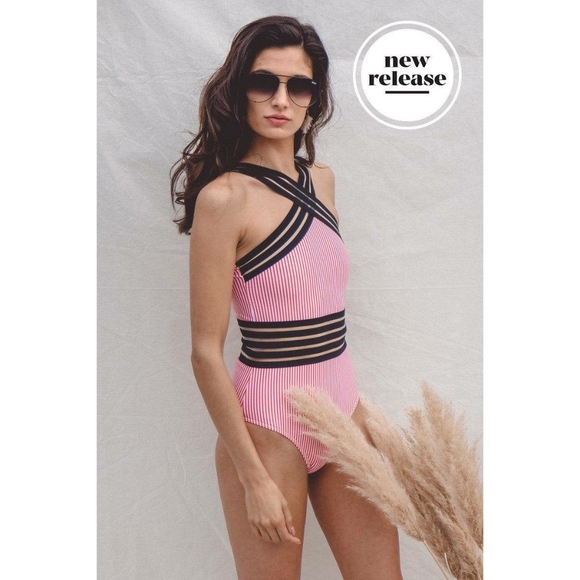 Crossover One-Piece by aava - Picture 7 of 16